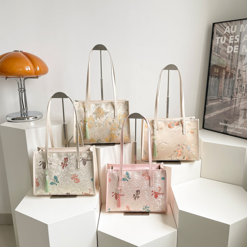 Large-capacity Tote Bag A Versatile Casual Handbag - Image 3