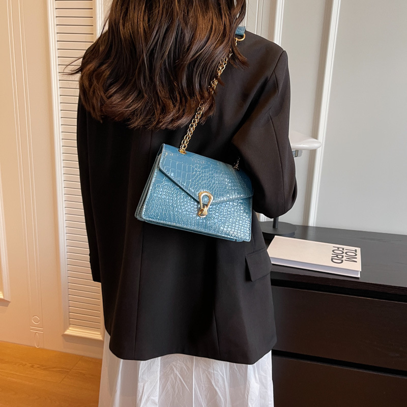 Womens Solid-Color Versatile Crocodile-Print Chain Crossbody Bag - Image 5